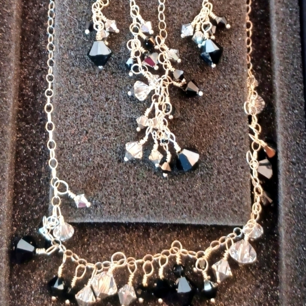 Necklace and Earring Jewelry Set